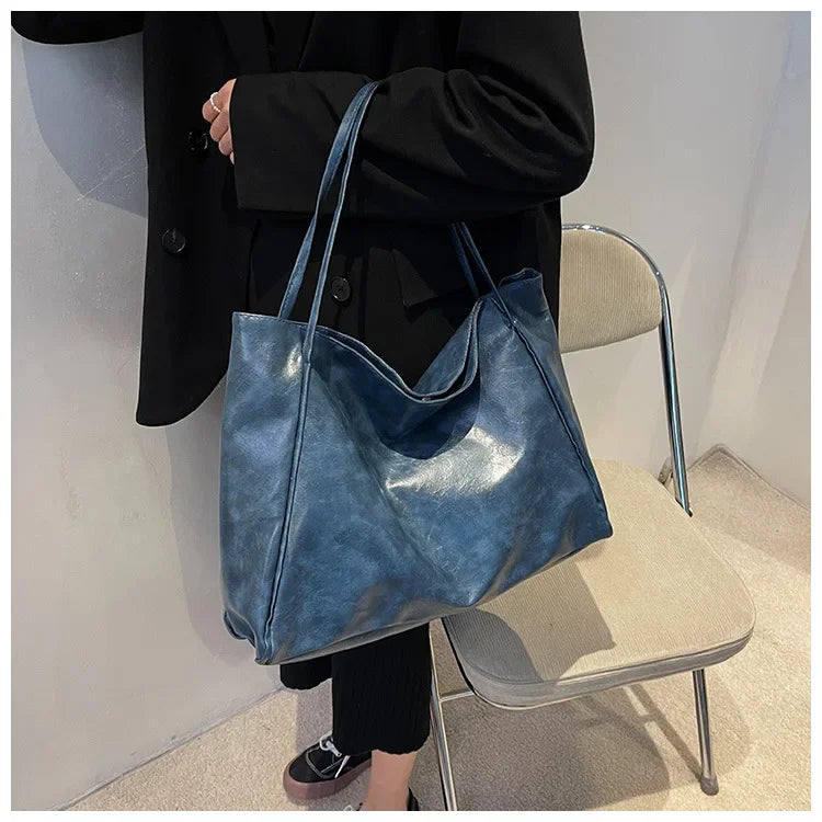 Women's shoulder bag – spacious, soft and elegant in a retro style