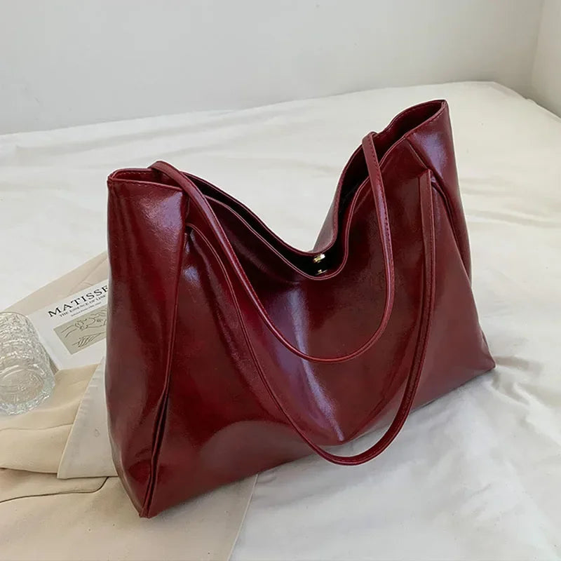 Women's shoulder bag – spacious, soft and elegant in a retro style