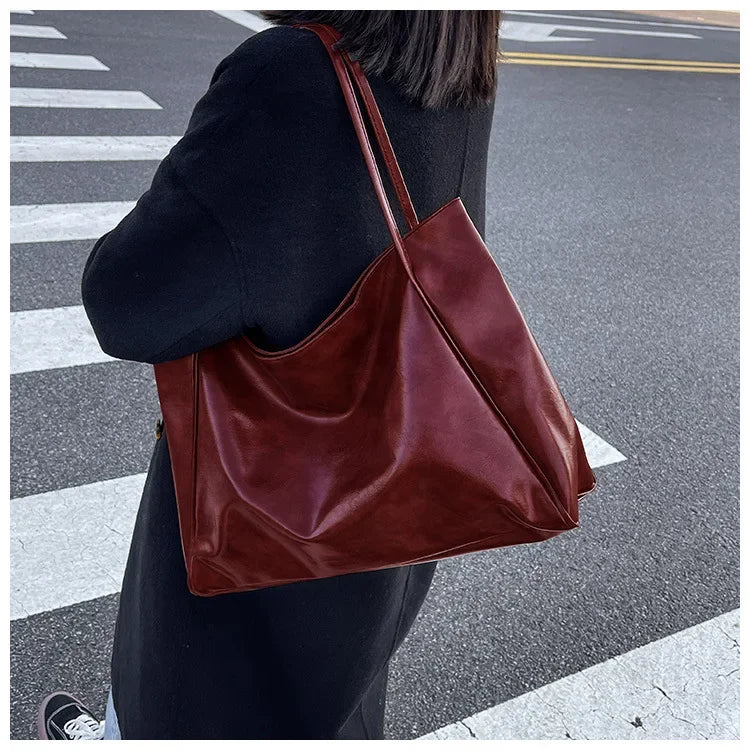 Women's shoulder bag – spacious, soft and elegant in a retro style