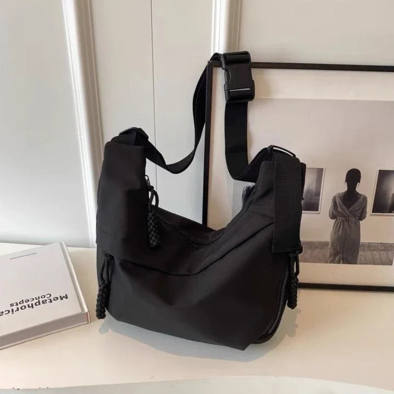 CarryAll - תיק צד אופנתי, קליל ובעל קיבולת גבוהה