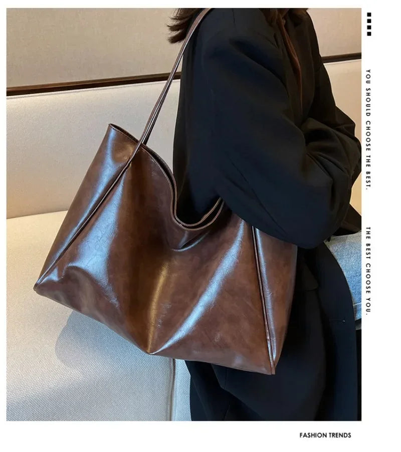 Women's shoulder bag – spacious, soft and elegant in a retro style