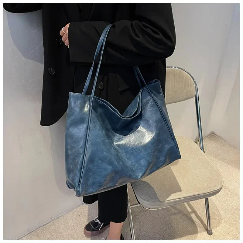 Women's shoulder bag – spacious, soft and elegant in a retro style