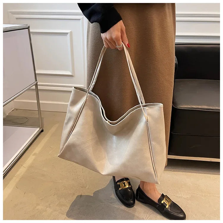 Women's shoulder bag – spacious, soft and elegant in a retro style