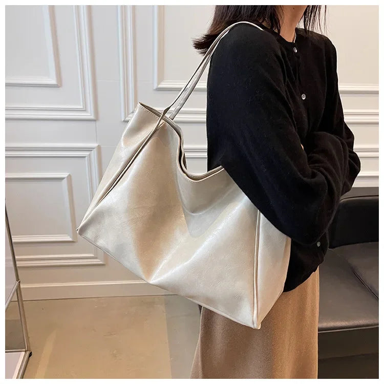 Women's shoulder bag – spacious, soft and elegant in a retro style