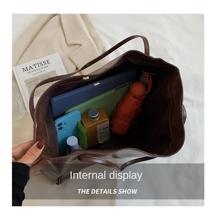 Women's shoulder bag – spacious, soft and elegant in a retro style