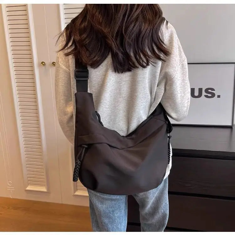CarryAll - תיק צד אופנתי, קליל ובעל קיבולת גבוהה