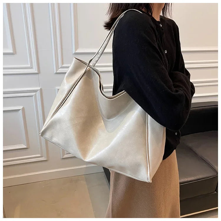Women's shoulder bag – spacious, soft and elegant in a retro style
