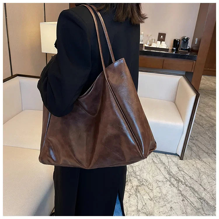 Women's shoulder bag – spacious, soft and elegant in a retro style